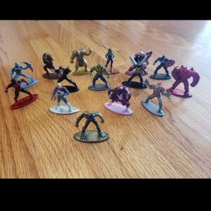 15 Marvel Metal Figures